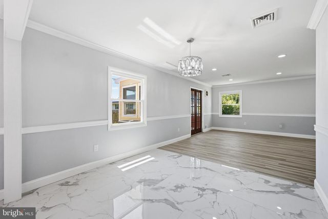 10 MIDFIELD LN, Willingboro, NJ 08046