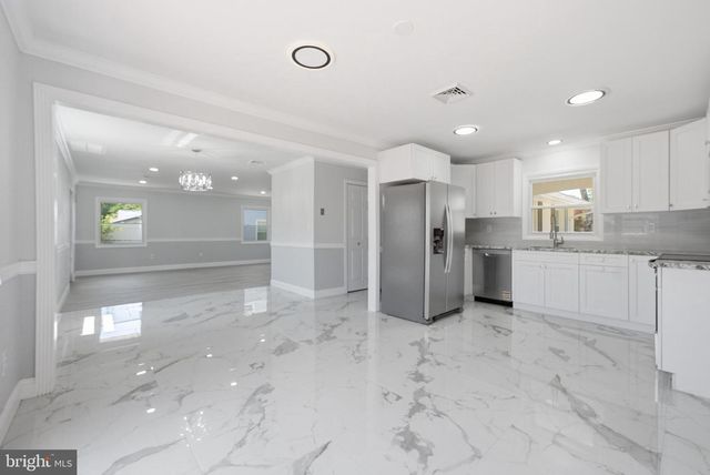 10 MIDFIELD LN, Willingboro, NJ 08046