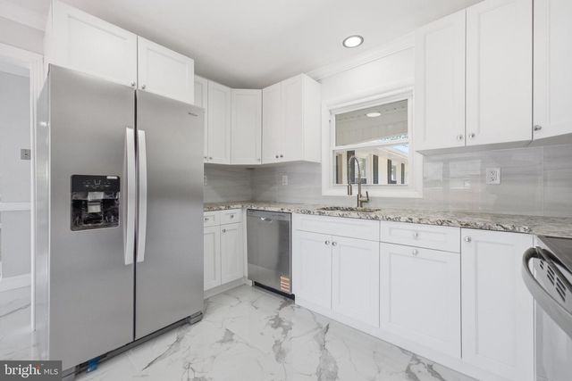 10 MIDFIELD LN, Willingboro, NJ 08046