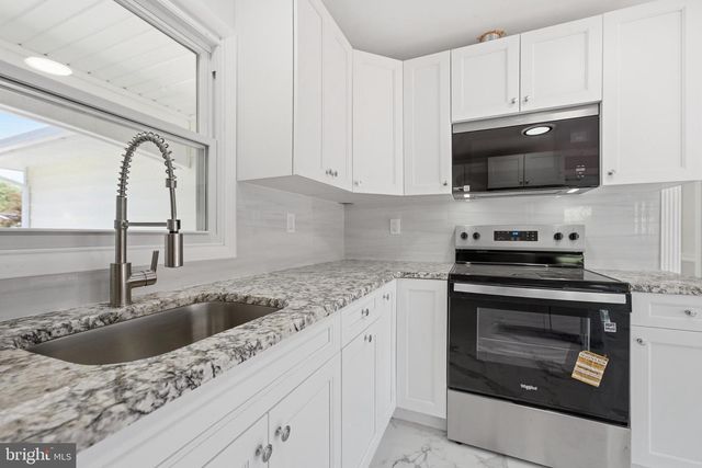 10 MIDFIELD LN, Willingboro, NJ 08046