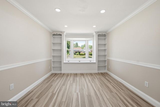 10 MIDFIELD LN, Willingboro, NJ 08046