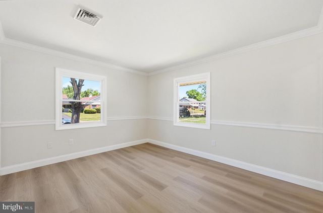 10 MIDFIELD LN, Willingboro, NJ 08046