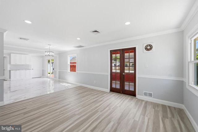10 MIDFIELD LN, Willingboro, NJ 08046