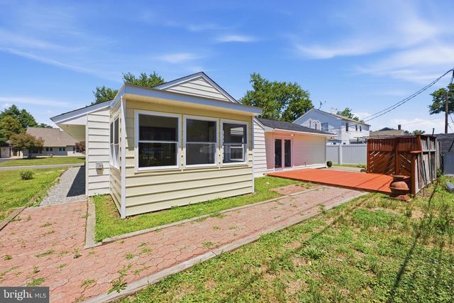 10 MIDFIELD LN, Willingboro, NJ 08046