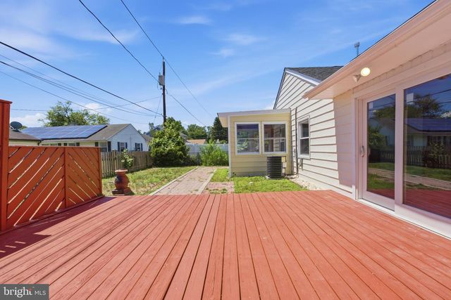 10 MIDFIELD LN, Willingboro, NJ 08046