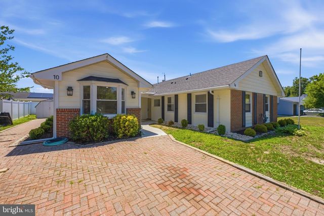 10 MIDFIELD LN, Willingboro, NJ 08046