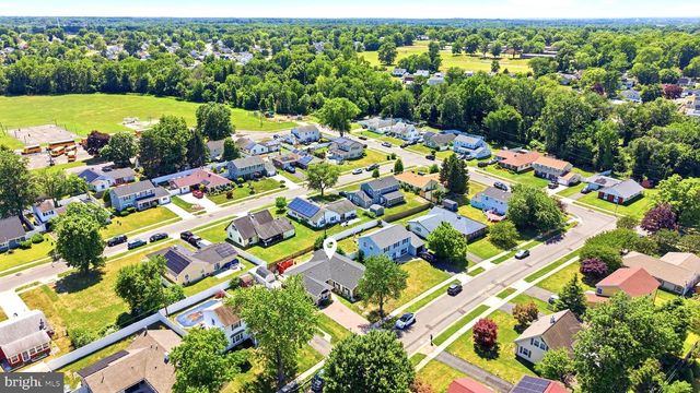 10 MIDFIELD LN, Willingboro, NJ 08046