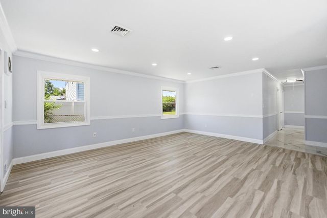 10 MIDFIELD LN, Willingboro, NJ 08046