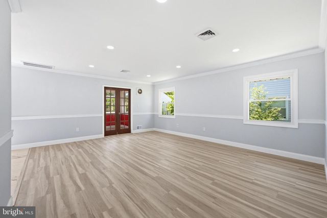 10 MIDFIELD LN, Willingboro, NJ 08046