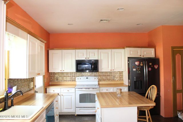 38 Oak Street, Keyport, NJ 07735
