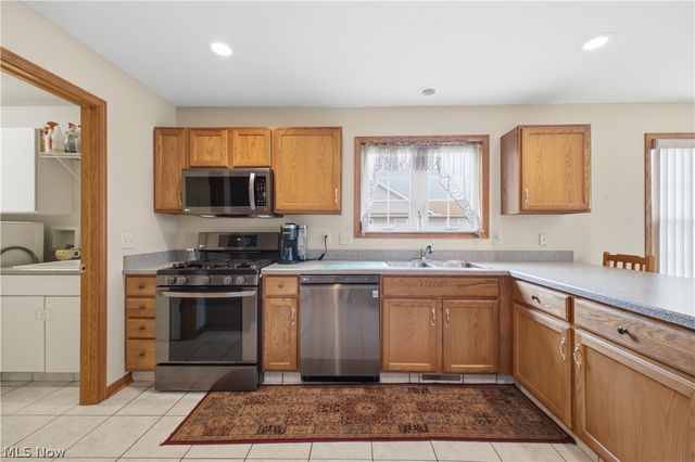 2018 Fox Chase Court, Mineral Ridge, OH 44440