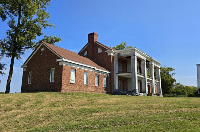 616 N James M Campbell Blvd, Columbia, TN 38401