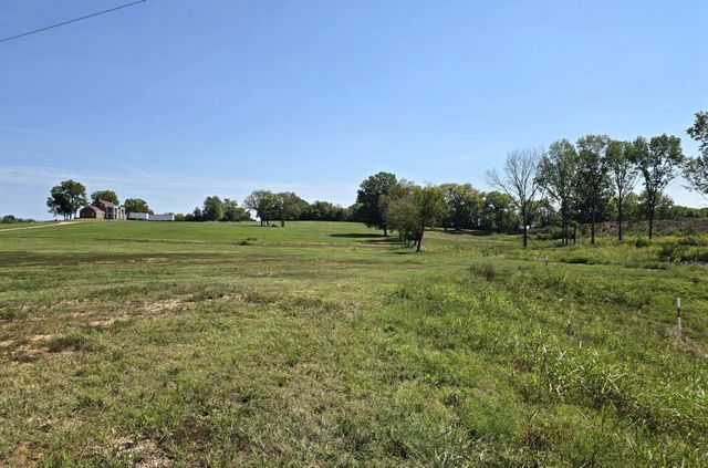 616 N James M Campbell Blvd, Columbia, TN 38401