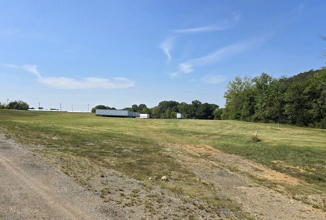 616 N James M Campbell Blvd, Columbia, TN 38401