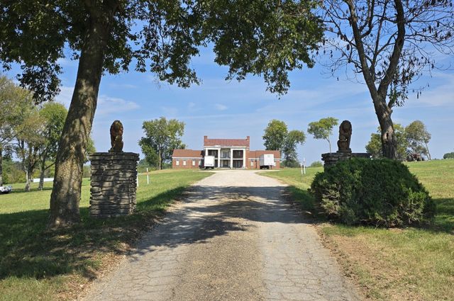 616 N James M Campbell Blvd, Columbia, TN 38401