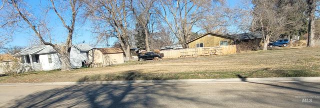 1415 E Oak St, Caldwell, ID 83605