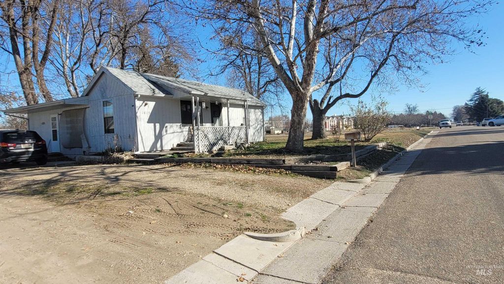 1415 E Oak St, Caldwell, ID 83605