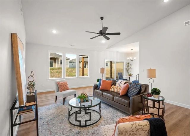 2712 E 26th Terrace, Lawrence, KS 66046