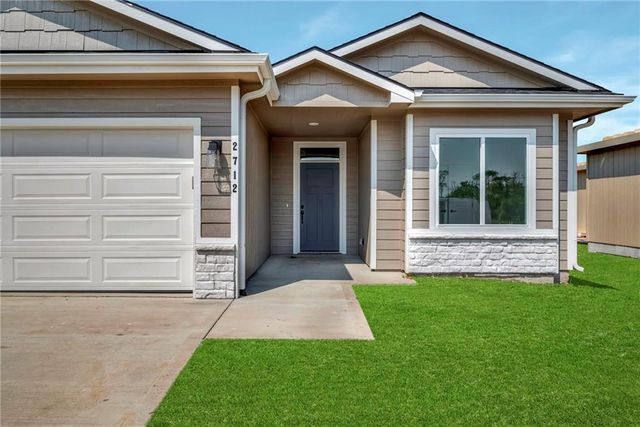 2712 E 26th Terrace, Lawrence, KS 66046