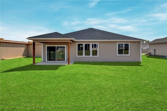 2712 E 26th Terrace, Lawrence, KS 66046