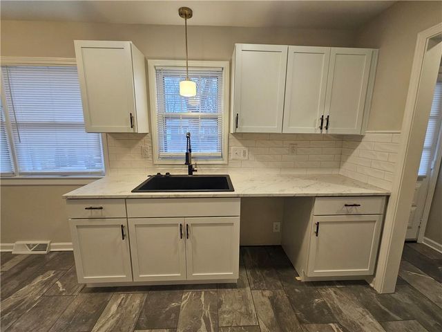 109 SW Walnut Street, Lee's Summit, MO 64063