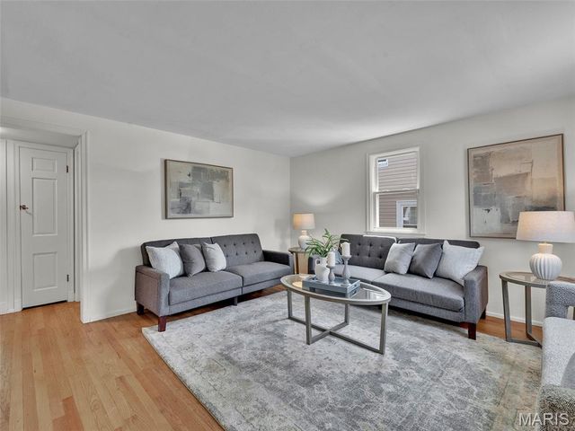 2642 Salem Road, Brentwood, MO 63144