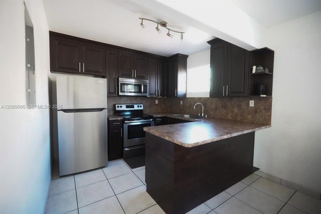 1880 SW 17th Avenue, Miami, FL 33145