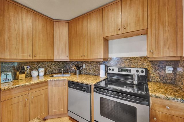 1423 HOLLY HEIGHTS Drive 12, Fort Lauderdale, FL 33304