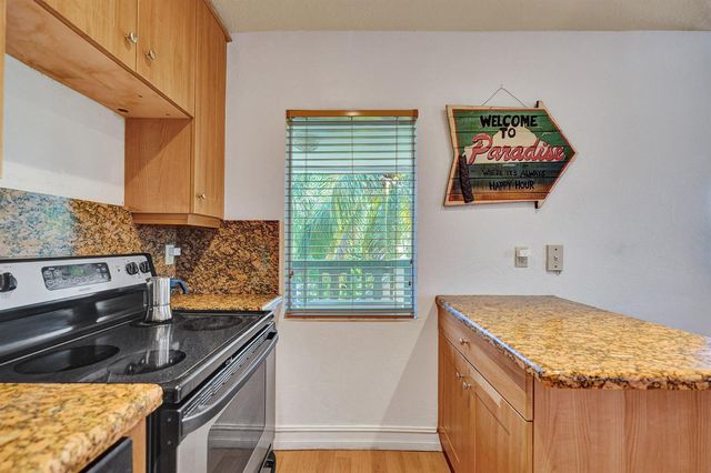 1423 HOLLY HEIGHTS Drive 12, Fort Lauderdale, FL 33304