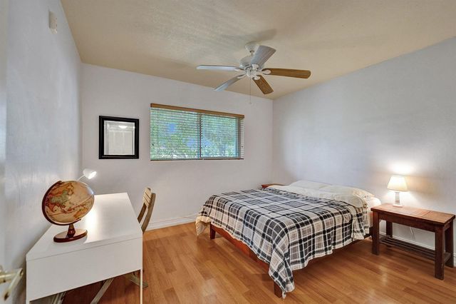 1423 HOLLY HEIGHTS Drive 12, Fort Lauderdale, FL 33304