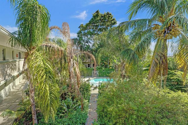 1423 HOLLY HEIGHTS Drive 12, Fort Lauderdale, FL 33304