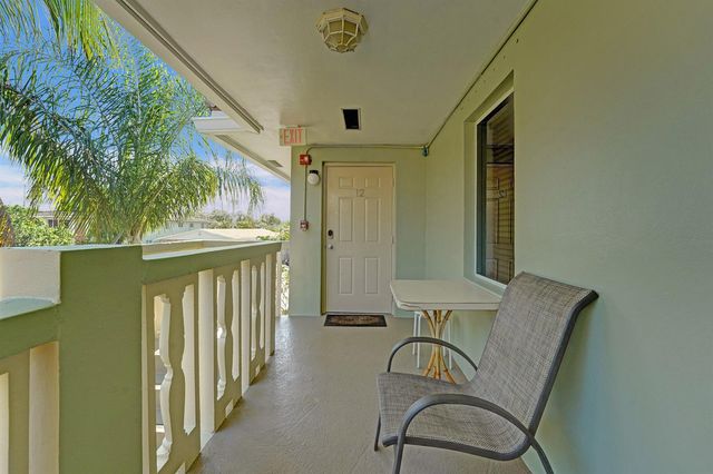 1423 HOLLY HEIGHTS Drive 12, Fort Lauderdale, FL 33304