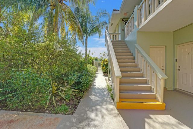 1423 HOLLY HEIGHTS Drive 12, Fort Lauderdale, FL 33304