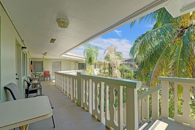 1423 HOLLY HEIGHTS Drive 12, Fort Lauderdale, FL 33304
