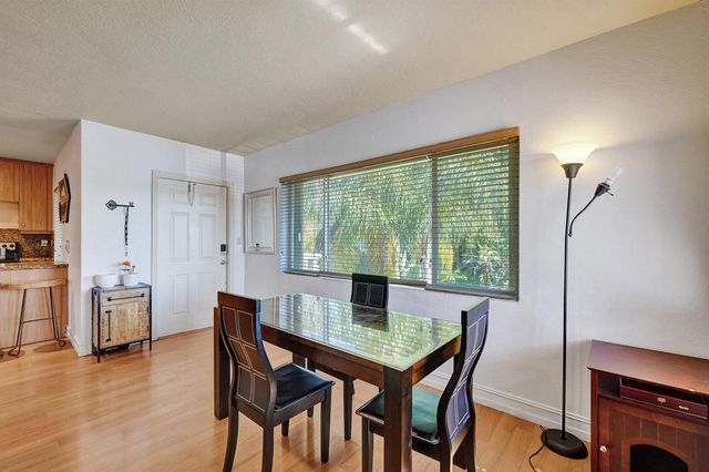 1423 HOLLY HEIGHTS Drive 12, Fort Lauderdale, FL 33304