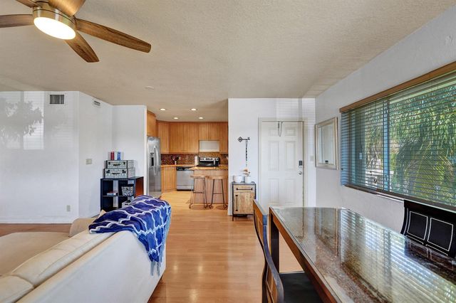 1423 HOLLY HEIGHTS Drive 12, Fort Lauderdale, FL 33304