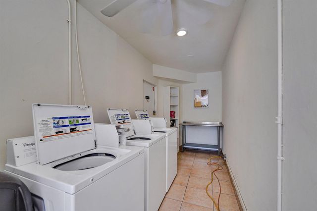 1423 HOLLY HEIGHTS Drive 12, Fort Lauderdale, FL 33304