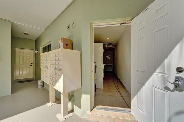 1423 HOLLY HEIGHTS Drive 12, Fort Lauderdale, FL 33304
