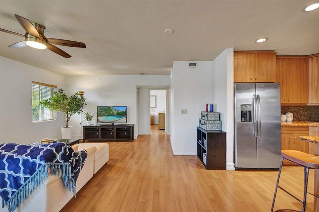 1423 HOLLY HEIGHTS Drive 12, Fort Lauderdale, FL 33304