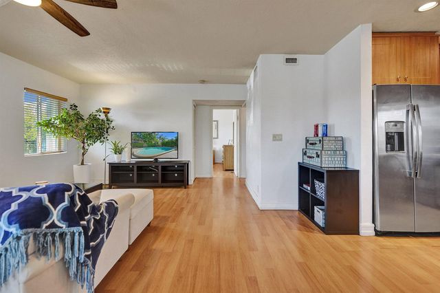 1423 HOLLY HEIGHTS Drive 12, Fort Lauderdale, FL 33304