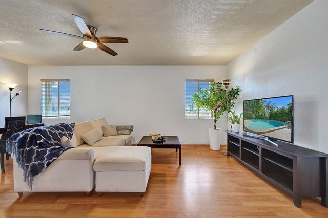 1423 HOLLY HEIGHTS Drive 12, Fort Lauderdale, FL 33304