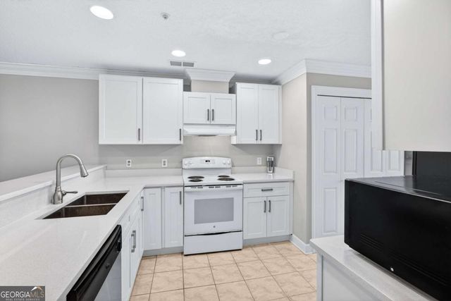 3005 River Drive 401D, Savannah, GA 31404