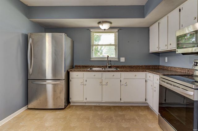 1762 Spring Court, Evansville, IN 47714