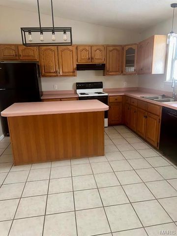 1821 Hilltop Village Lane, Imperial, MO 63052