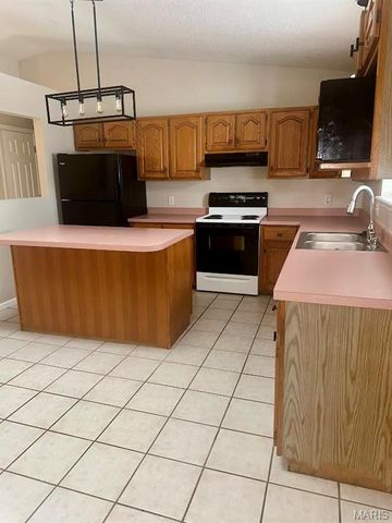 1821 Hilltop Village Lane, Imperial, MO 63052