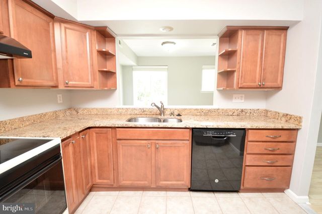 340 WOODLAKE DR, Marlton, NJ 08053