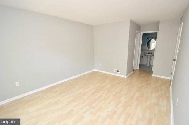 340 WOODLAKE DR, Marlton, NJ 08053