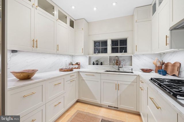 2131 DELANCEY PL, Philadelphia, PA 19103