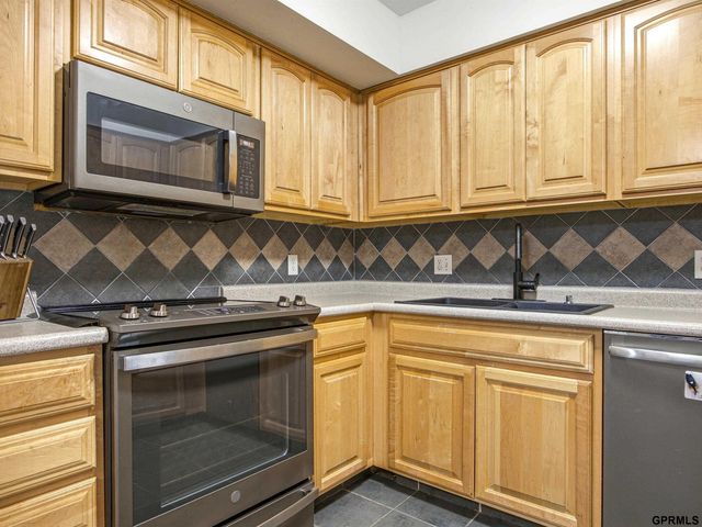 11922 S 34 Street, Bellevue, NE 68123