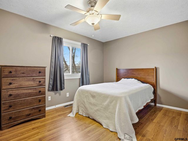 11922 S 34 Street, Bellevue, NE 68123